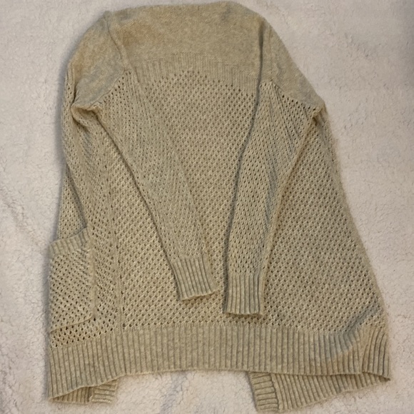 Women’s shall/sweater - Picture 3 of 3